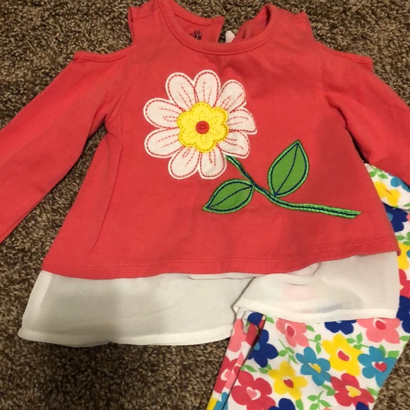 Like new baby girls matching set - Picture 2 of 4